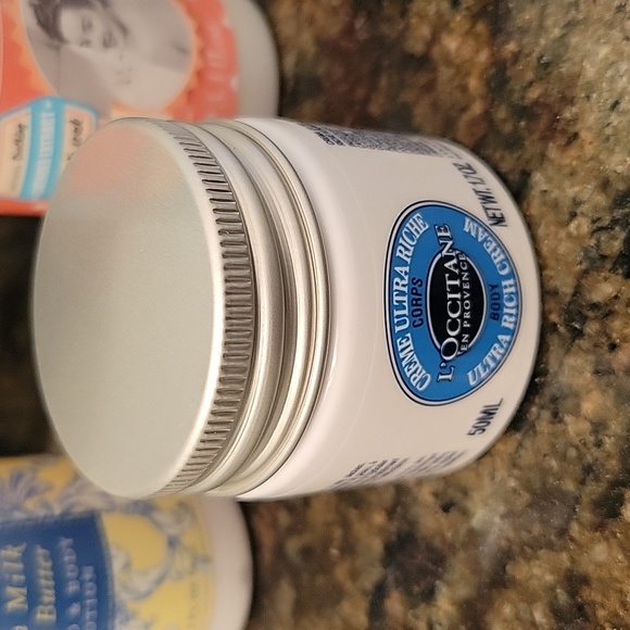 Luxury travel trio - Picture 2 of 4